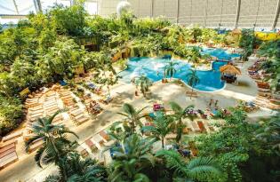 Tropische sferen in zwemparadijs + overnachting in een vakantiehuisje