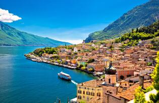 Stilvolle Entspannung am Strand von Limone am traumhaften Gardasee
