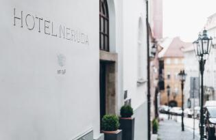 Luftige Atmosphäre im modernen Design Hotel